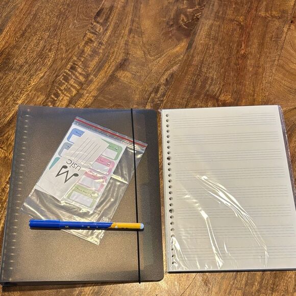 Music binder with staff paper - Picture 1 of 5